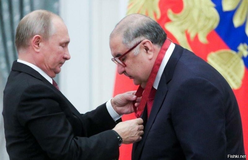 Российский олигарх платит налоги в Швейцарии, строит яхту во Франции, владеет футбольным клубом в Англии, держит деньги в офшорах на Кипре.
Из российского у него только Орден За заслуги перед Отечеством...