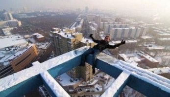 Давайте не будем называть дол.бо.ёбов строителями.