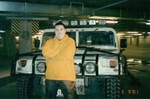 Жаль, очень жаль, что он так рано ушел. Он был харизмой и душой группы. Всего 28 лет было ему.