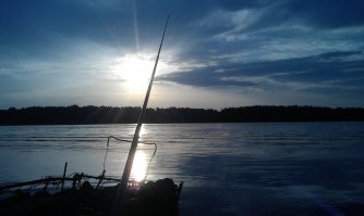 Снималось на старый старый htc. Фоткам лет 10. Киев, залив Днепра.