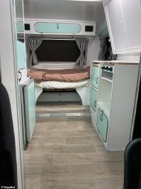 30000 долларов на реставрацию угрохал и на пол линолеум положил