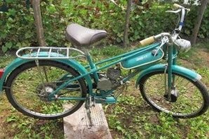 В 1982 году, как окончил второй класс, мне бабушка купила мотовелик ЗИФ-77 ( как на фото)!!! Ссался кипятком просто))) Правда он на мне ездил больше, чем я на нём, я в основном его толкал и ревел, потому что не заводился.