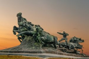 А еще в Ростове на Дону, есть шикарный памятник тачанке