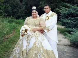 Невесте было 19 лет и много-много месяцев... А пацан попал, конечно. Счастье с лица так и капает слезами...