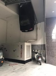 А чего он так испугался, вроде обычный мопед?!