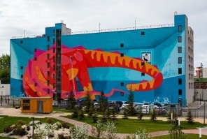 Кстати первая картинка тоже у нас. А так довольно много разного. Каждый год у нас спец фестивали уличного творчества проводятся