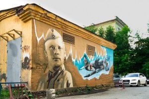 Кстати первая картинка тоже у нас. А так довольно много разного. Каждый год у нас спец фестивали уличного творчества проводятся