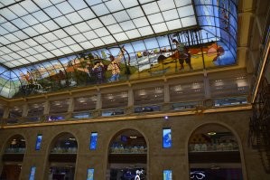 Был там после НГ 2017, специально зашёл, окунуться в детскую сказку. Красиво, спору нет. Порадовался за детишек, что у них теперь выбор такой есть.