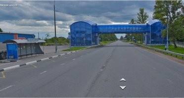 у нас в стране пешеход считается пострадавшим, даже если он переходил в неположенном месте. и пока это правило не отменят, они так и будут шляться через дорогу где им удобнее ...
сбила машина при переходе в "неположенном месте" - оплачивай ремонт машины + моральный ущерб водителю ( если пешеход помер - это оплачивают наследники ) ...

ну и для наглядности - картинка с Яндекс карт - пешеходный "мост", но тётке справа "тяжело идти по лесенкам", ей проще через ограждение перелезть ... и таких "умных" там пол-посёлка ...
