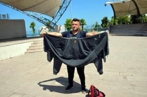 тут он должен был так свою кожу показывать