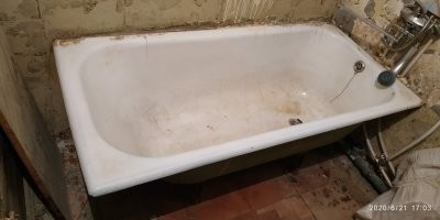 Есть такой Алексей Земсков. Делает ремонты "под ключ" по всей России. Гляньте его канал в Ютубе. Реально делает круто. Начинает с проекта, что очень важно. Узнаете сколько стоит ремонт премиум-класса.
У меня пока только начинают. Но почти $2000 баксов уже потратил на материалы. А было как-то так: