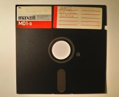 Нашёл в соседнем здании. А шторки нет   Всё, плёнка засвечена, не пофоткаюсь теперь?