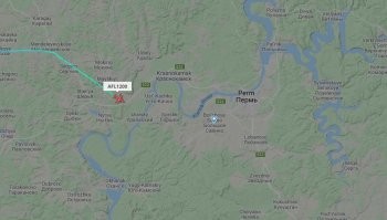 Вот смотри, сейчас AFL садится на 03, просто потому, что:
METAR: USPP 130530Z 04004MPS 360V080 9999 BKN036 13/05 Q1014 R03/090060 NOSIG RMK QFE750
Т.е. ветер сейчас направлением 040 (т.е. северо-восточный) скоростью 04 м/с, переменный от 360 до 80 градусов (т.е. от северного до восточного). Поэтому работает R03, чистая сухая.