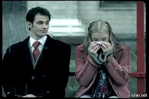 немного ниже там автобусная остановка на которой очевидно вечером частенько проходит диалог:
- как я вас понимаю!
- нет не понимаете!