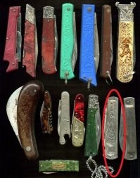 Кстати, у меня в детстве был вот такой нож, который никто так и не смог наточить. Отец сказал, что он был из отходов военного производства. А сталь была то ли для танков, то ли для подводных лодок, но не для ножей.