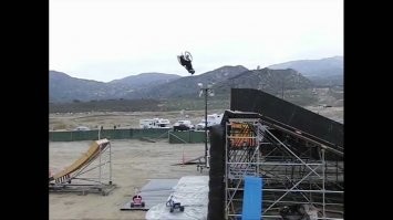 Ну с рекордом колясочника не верно подобрана фотография, она ничего не иллюстрирует