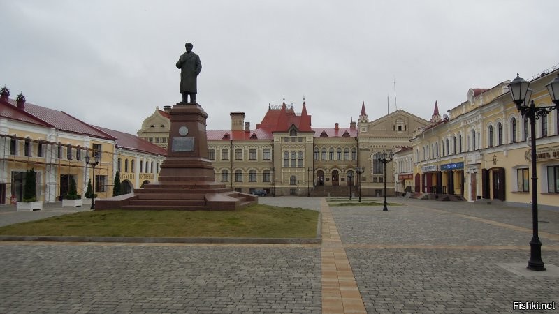 Был в Рыбинске, понравился город. Там есть памятник Ленину в ушанке (обычно в кепке)