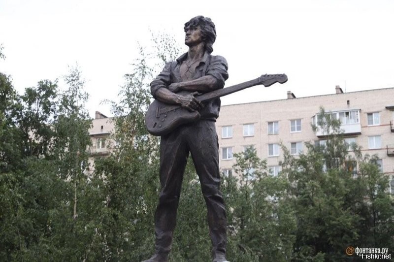 Памятник Виктору Цою установили в Петербурге 14 августа 2020г. накануне 30-ти летия со дня смерти.