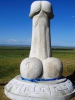 Надо на Курилах поставить в честь Японии (для японцев) памятник в азиатском стиле (можно у монголов попросить)...