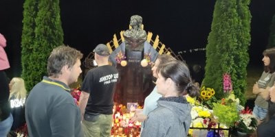 Памятник на месте гибели Цоя, вчера.