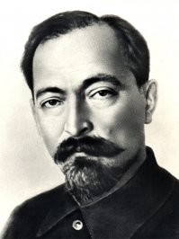 Прискорбно, что человека, что этих волчат в Люди вывел, с грязью смешали. А не пора ли памятник на место вернуть? Уроды!?