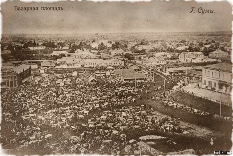 Видимо перед открытием ярмарки на базарной площади. Есть такое изображение.