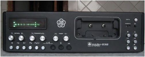 Когда вышел Маяк-232 - вот это была мечта! Я целый год стипендию собирал. Модель сделали по образу компьютера, была основная плата, в слоты которой можно было вставлять свои платы, например динамическое подмагничивание записи, что позволяло добится лучшего качества записи чем бабиника. Ну и возможность дистанционого управления, в то время была крутой фишкой.