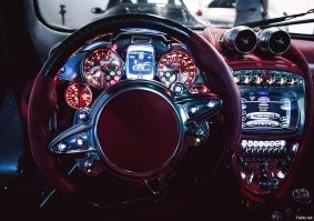 У Погани самые поганые интерьеры((( Как в зале игровых автоматов )