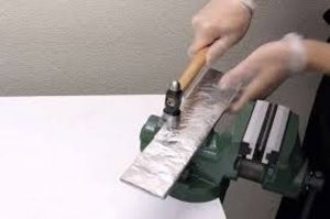 А если потом это всё расклепать молотком - то получим фольгу, и опыт можно начинать сначала!