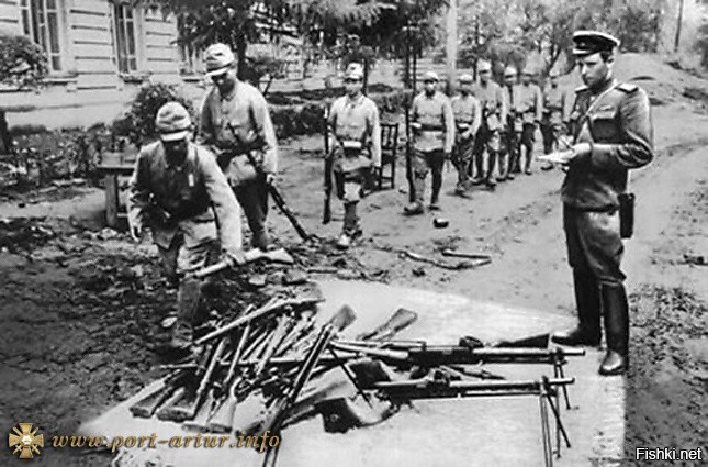 19 августа 1941 года. 59-й день войны
Северо-Западный фронт. Ленинградская оборонительная операция.
Смоленское сражение.
Юго-Западный фронт. Киевская оборонительная операция
Южный фронт. Тирасполь-Мелитопольская оборонительная операция.
19 августа 1942 года. 424-й день войны
Началась Синявинская наступательная операция войск Ленинградского и Волховского фронтов при содействии сил Краснознаменного Балтийского флота и Ладожской военной флотилии
Ленинградский фронт. 55-я армия перешла в наступление на Тосно.
Западный фронт. Ржевско-Сычевская операция.
Юго-Восточный фронт. Сталинградская битва.
19 августа 1943 года. 789-й день войны
Воронежский фронт. Белгородско-Харьковская наступательная операция.
Южный фронт. Донбасская наступательная операция.
19 августа 1945 года.
с 18 августа по 1 сентября была проведена Курильская десантная операция.
Южно-сахалинская операция советских войск 11–25 августа по освобождению Южного Сахалина