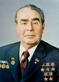 Не знаю почему, глядя на портрет, хочется произнести:" Дорогой Леонид Ильич!"