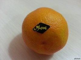 У меня чебурашка ассоциируется не с апельсинами, а с мандаринами. С обязательной ромбообразной наклейкой