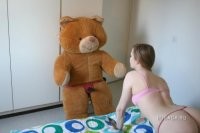 9 причин почему девушки любят огромных плюшевых медведей