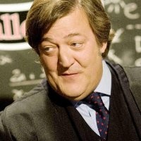 ну вообще... это британский актер Стивен Фрай... открытый гей