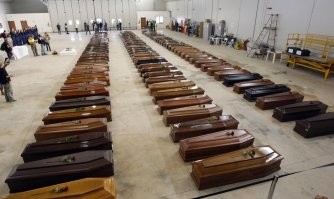 200 монахов среагировали на разряд тока в одно мгновенье....  Надо полагать Нолле и смертельную силу тока определил?