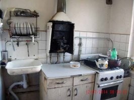 Так как Россия газодобывающая страна, то уйти от газа на электроплиты маловероятный сценарий. Да вы и сами не захотите. Даже жители этого взорвавшегося дома не перестанут пользоваться газом. Хотя это жесть как опасно. Нормальному человеку понятно нет, но сколько бухарей, сумасшедших, асоциалов....,просто дибилов наконец. Значит решение только контроль за устройствами, датчики и тп. Но пока у некоторых дома такое как на картинке, все сидят как на пороховой бочке.