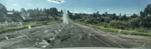 Дорога там какой-то ужос, зато с разметкой и знаками всё в порядке.