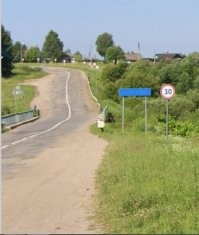 Дорога там какой-то ужос, зато с разметкой и знаками всё в порядке.