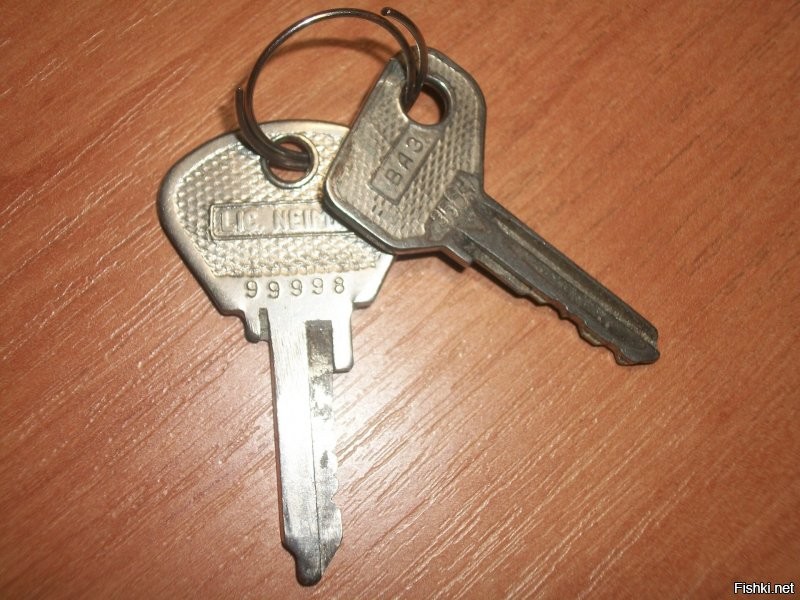 Ключи не родные, шильда потертая.Ключи от старой нивы были вот такие. На втором фото тоже Нива... Не она?