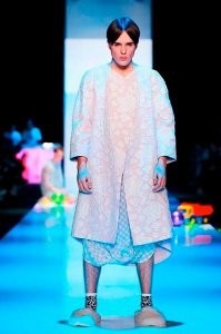 Среди "модных" дизайнеров видимо нет