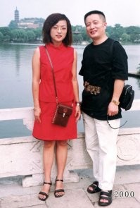Только мне кажется что это две разных девки??? Немогла она так сильно измениться, даже выражение глаз другое