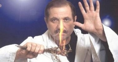 "Труп" американки открыл глаза в морге за секунды до начала бальзамирования: видео