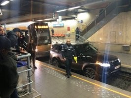Рядом с моим домом есть кольцо , некоторые дебилы едут по навигации и путают трамвайный туннель с автомобильным , только за этот год таких было 14 . Год еще не закончился :)