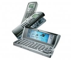 Мне завидовали все, когда в 2001-м у меня была Nokia 9210, досталась по случаю. На тот момент этот аппарат уже не был новинкой, но у нас считался прямо чудом техники из-за огромного цветного экрана.