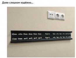 если стена гипсокартон, имхо похер сколько крутить саморезов- отвала не избежать