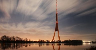 Технологии давно позволяют сделать такой лифт.