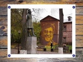 Портрет держался года полтора. Листья стали коричневыми, но держались. 
А сейчас этого здания нет, снесли.