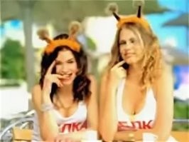 Это я не к тому, что нужно парковаться"как удак", а к тому, что мстя там показана смешная. 
Немстёвая, какая-то мстя. :) 

Чужое имущество, вообще, не стоит портить. 
Вызови "специально обученную белку", т.е. инспектора ГИБДД, пусть он штраф кривопаркующимуся выпишет или "эвакуатор" ему пропишет. 
А самосуд, дело не всегда (чаще всего) здравое.