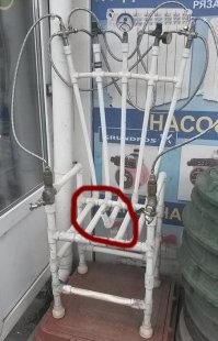 А это, видимо, чтобы с трона не падать?