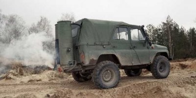 Газогенераторный на... дровах. 
Нарубил и наколол пару чурбаков сухосто... ой, т.е. валежника , и дальше поехал. 
Бензин нужен только для бензопилы